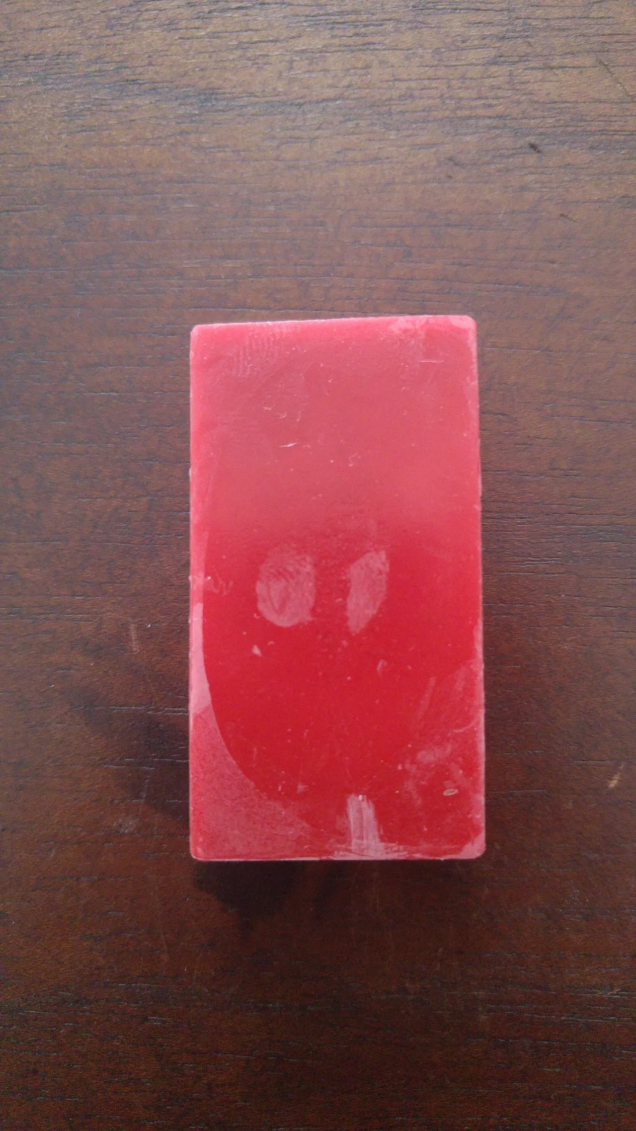 Bloc de cire d'abeille rouge