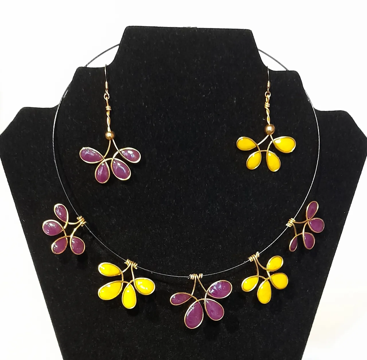 Parure fleurs en cire d'abeille jaune et violette