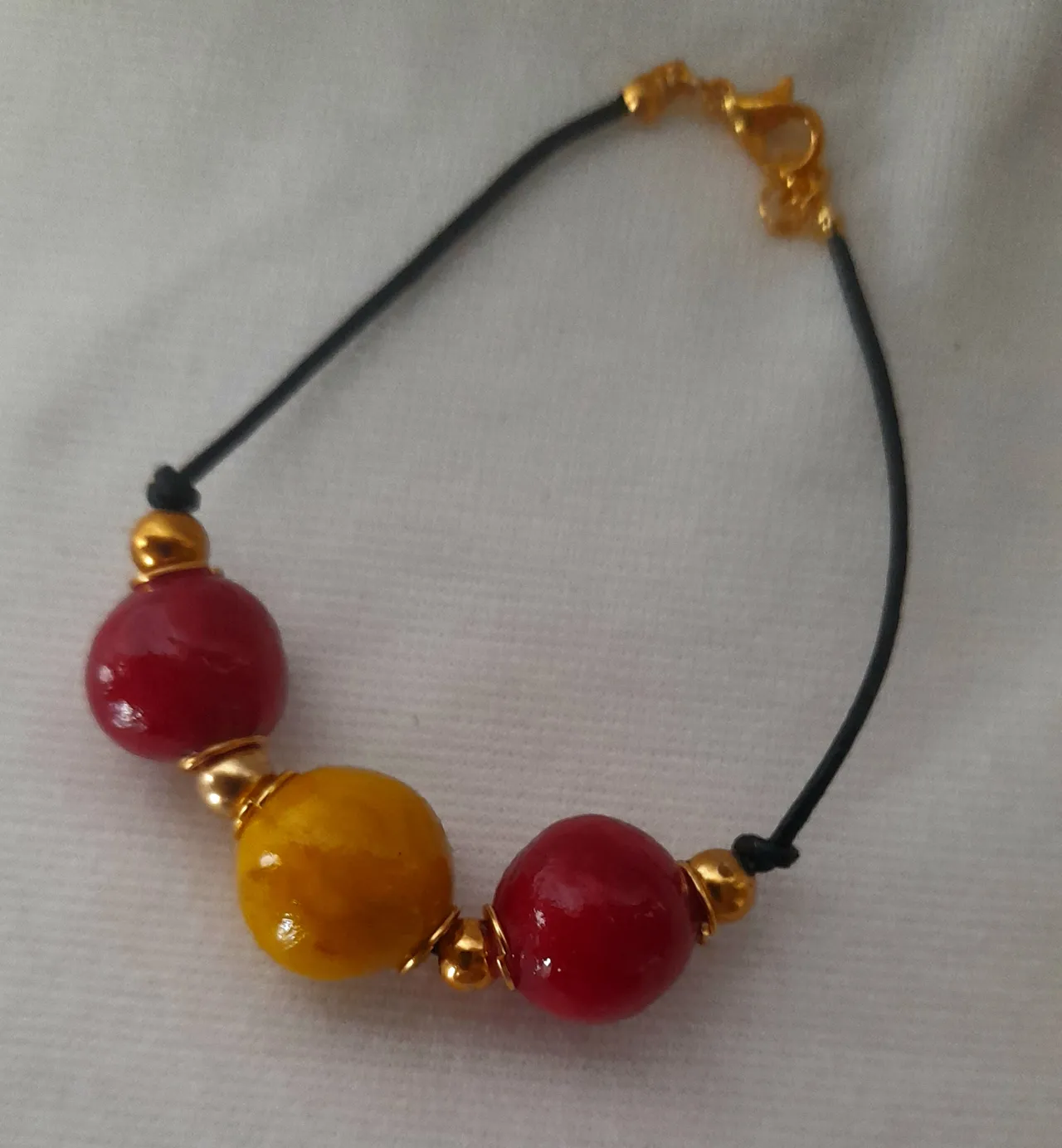 Collier Cordon rouge et jaune
