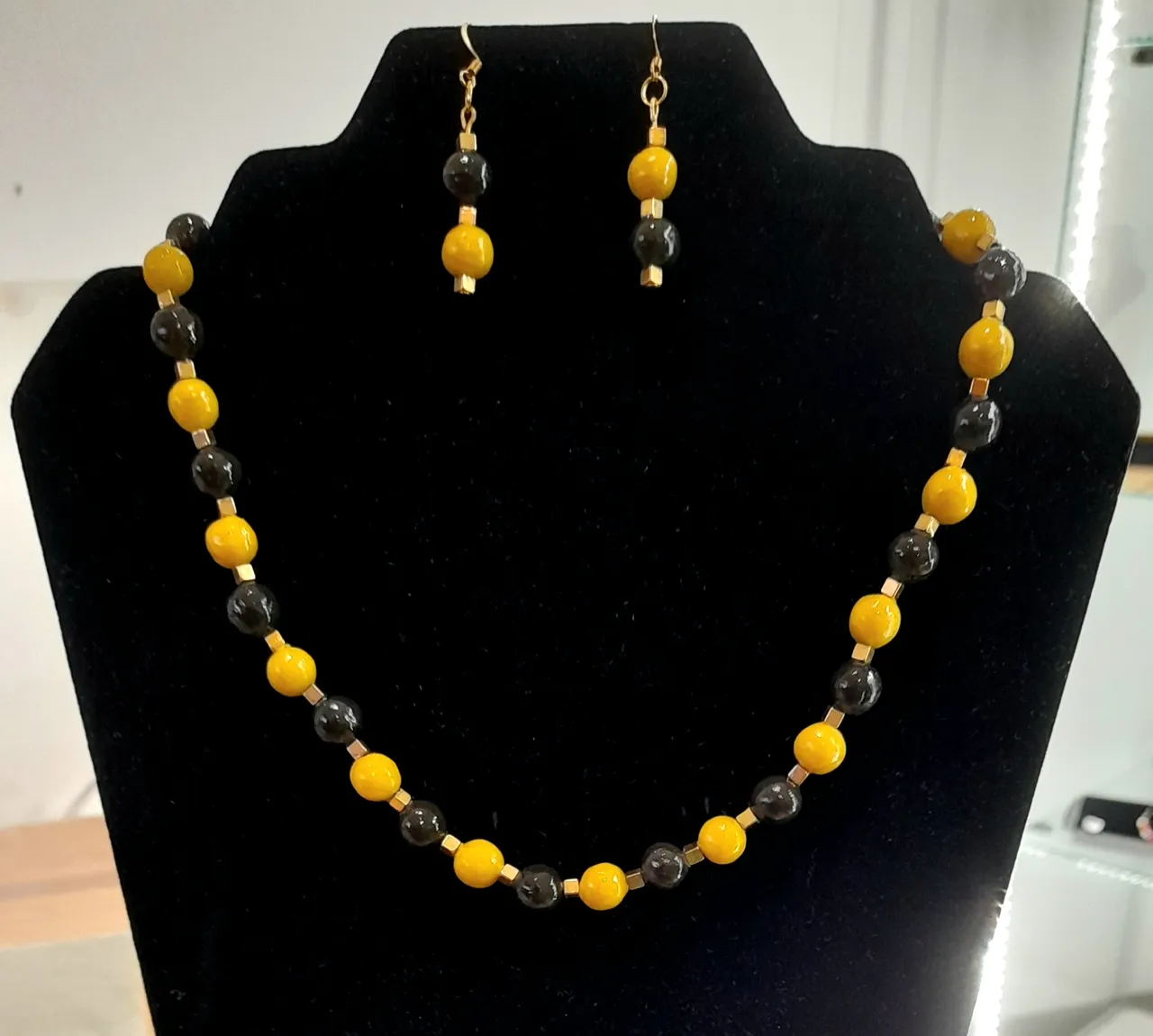 Parure Jaune et gris fumé