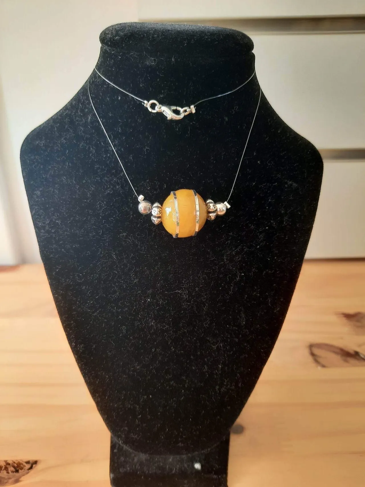 Collier Perle jaune rayée