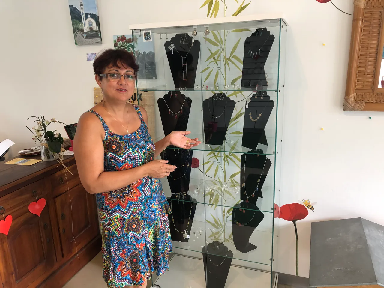 Vitrine de bijoux BEEJOUX en boutique