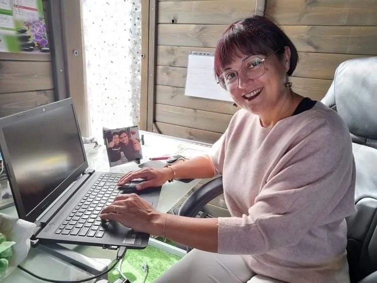 Guylaine Hoarau à son poste de gestion